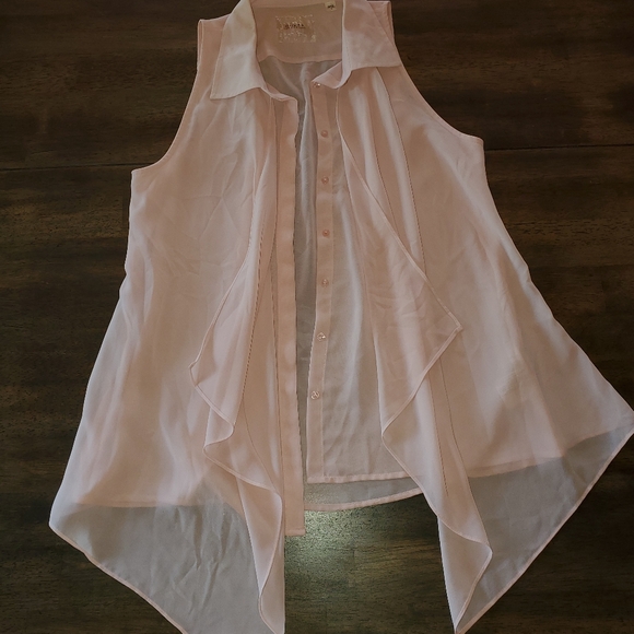 Guess Light pink flowy button up tank size small - Picture 2 of 6